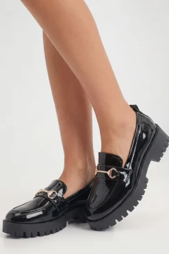 Mocassins Vernis À Barre En T Et Semelle Épaisse