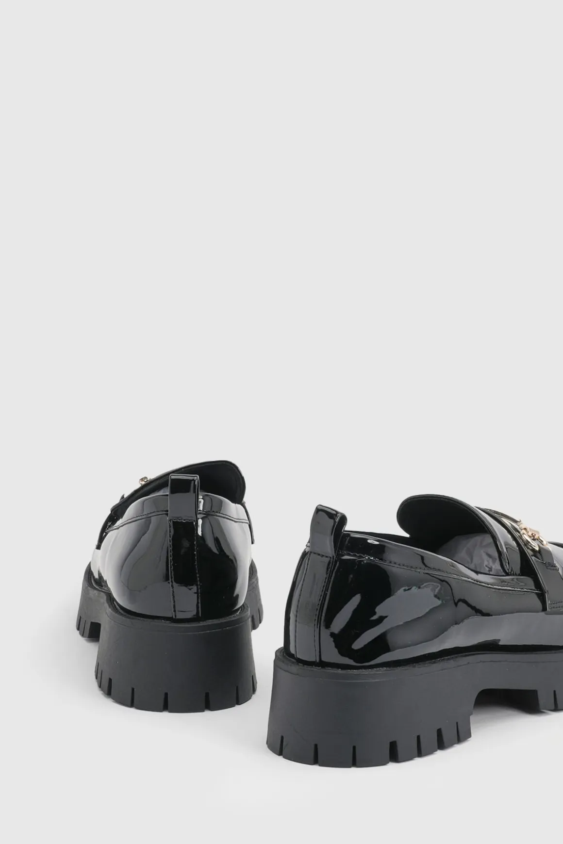 Mocassins Vernis À Barre En T Et Semelle Épaisse
