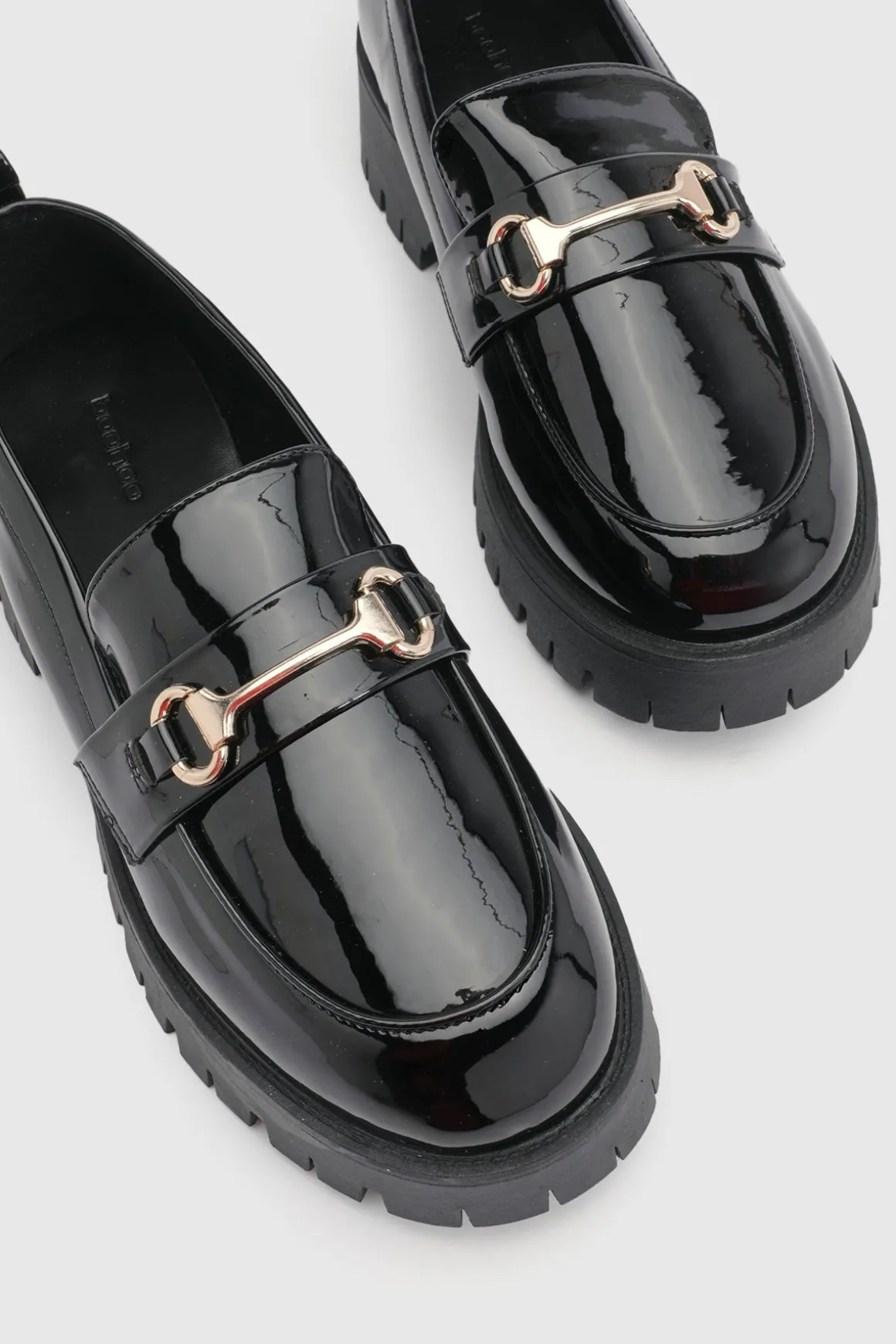 Mocassins Vernis À Barre En T Et Semelle Épaisse