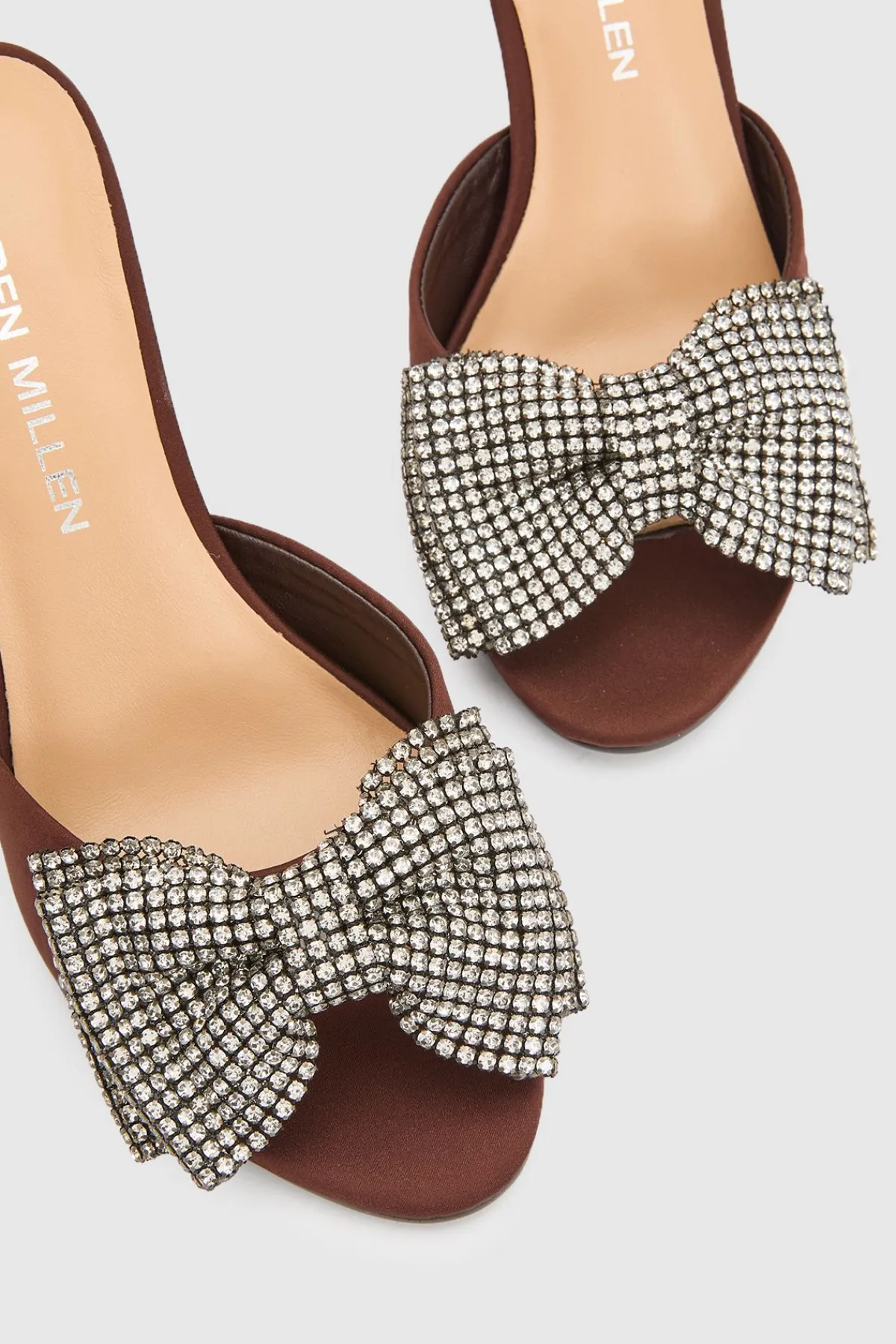 KarenMillen Mule À Bout Ouvert Avec Nœud En Satin Embelli< Chaussures À Talons|Satin Et Dentelle
