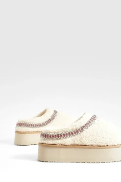 boohoo Mules brodées en polaire< Chaussures Plates|Mules