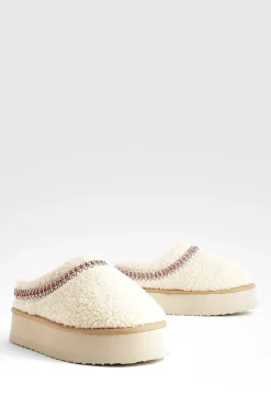 boohoo Mules brodées en polaire< Chaussures Plates|Mules