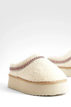 boohoo Mules brodées en polaire< Chaussures Plates|Mules