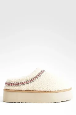 boohoo Mules brodées en polaire< Chaussures Plates|Mules