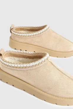 Mules confortables brodées