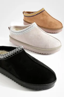Mules confortables à enfiler brodées