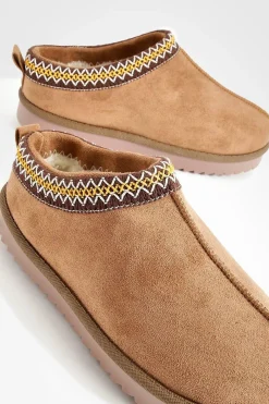 Mules confortables à enfiler brodées