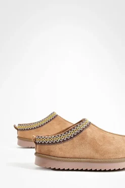 Mules confortables à enfiler brodées