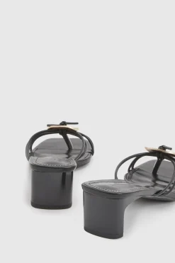 Mules À Entredoigt Avec Détail De Quincaillerie Et Brides Multiples