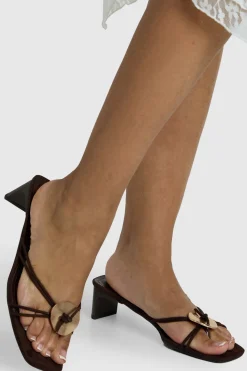 Mules À Entre-doigts En Synthétique Avec Détails De Quincaillerie Et Brides