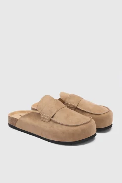 Mules Sabots À Coupe Large En Synthétique Avec Détail Patte