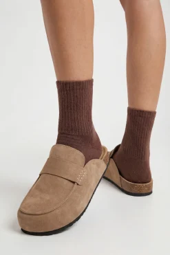 Mules Sabots À Coupe Large En Synthétique Avec Détail Patte