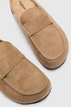 Mules Sabots À Coupe Large En Synthétique Avec Détail Patte