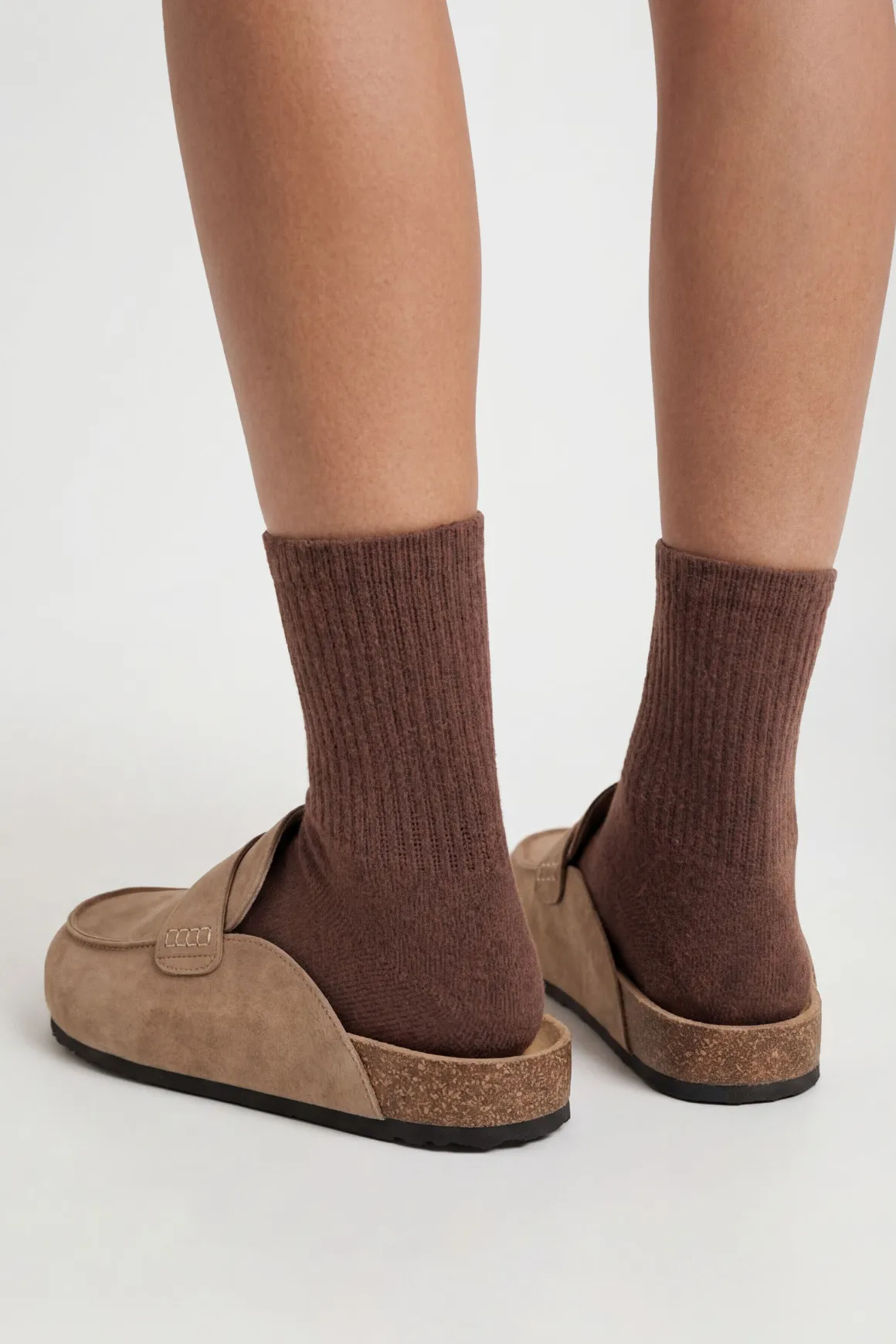 Mules Sabots À Coupe Large En Synthétique Avec Détail Patte
