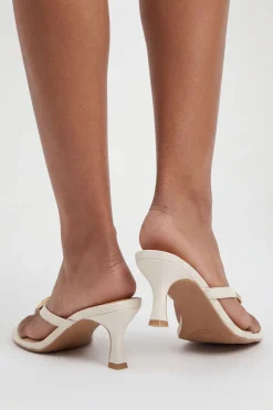 Mules À Talon Avec Bride D'orteil Ornée De Coquillage