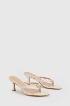 Mules À Talon Avec Bride D'orteil Ornée De Coquillage