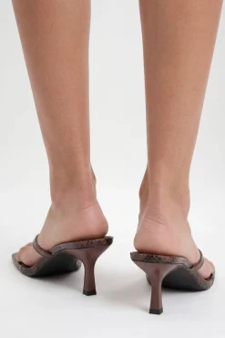 Mules À Talon Avec Bride Entre-doigts Et Bout Carré Effet Synthétique