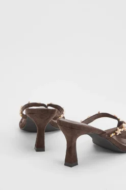 Mules À Talon Avec Détails Coquillages Et Bride Entre-doigts
