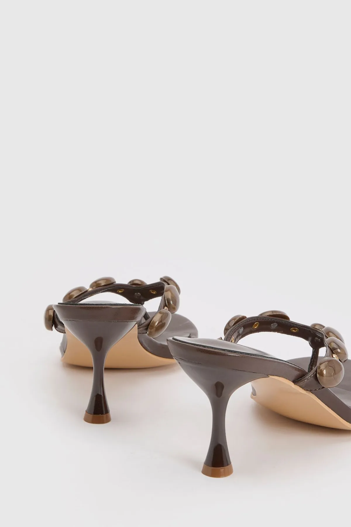 boohoo Mules À Talon Avec Détails De Perles Coupe Large< Looks Chocolat|Chaussures À Talons