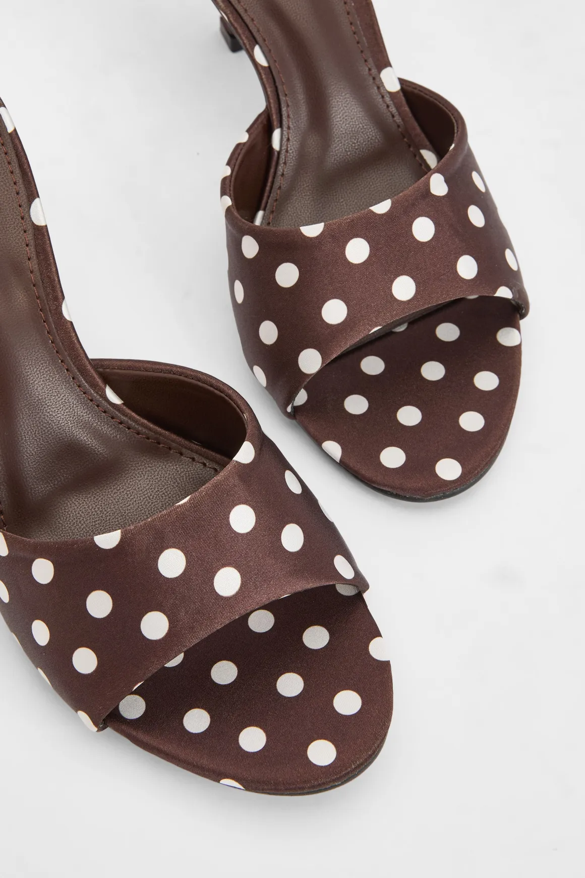 Mules À Talon Bas En Satin À Pois
