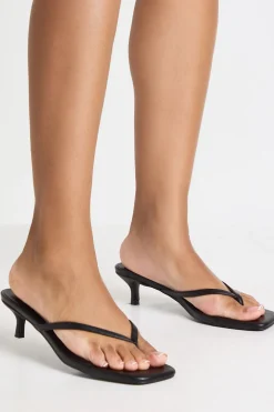 Mules À Talon Chaton Avec Bride Entre Les Orteils