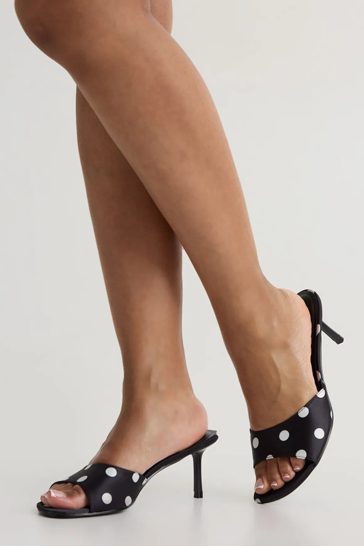 Mules À Talons Aiguilles Bas À Pois