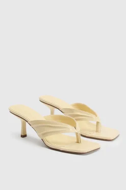 boohoo Mules À Talons Avec Bride Entre Les Orteils Froncée Coupe Large< Chaussures Festives|Chaussures À Talons