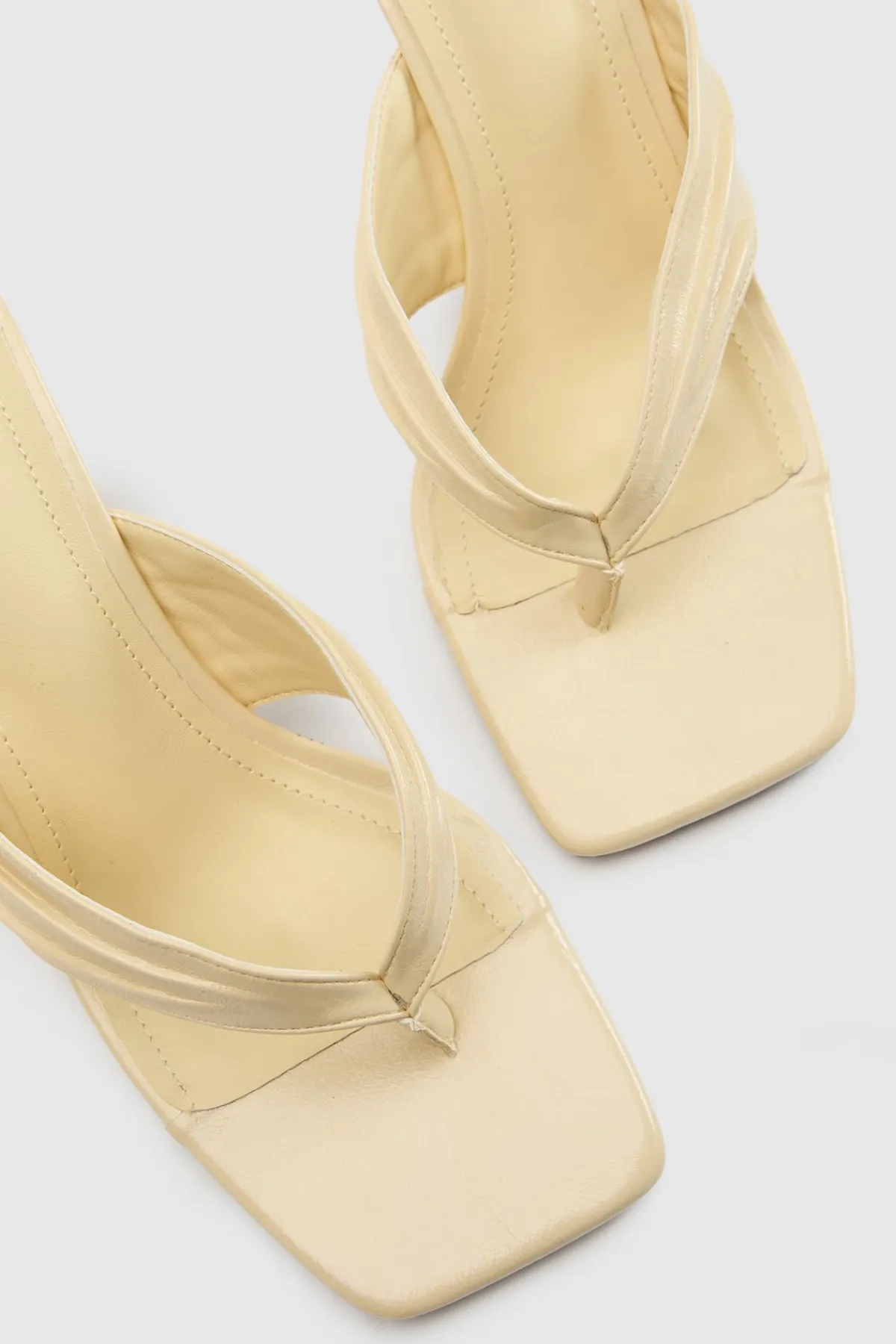 Mules À Talons Avec Bride Entre-orteils À Sequins