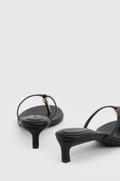 Mules À Talons Avec Bride Entre-orteils Et Détail Ornemental