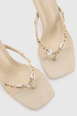 Mules À Talons Avec Bride Orteil Et Détails Coquillage En Lin