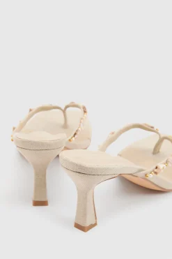 Mules À Talons Avec Bride Orteil Et Détails Coquillage En Lin