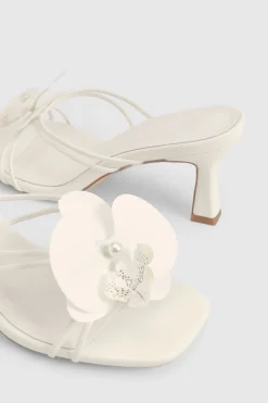 Mules À Talons Avec Brides Et Fleur
