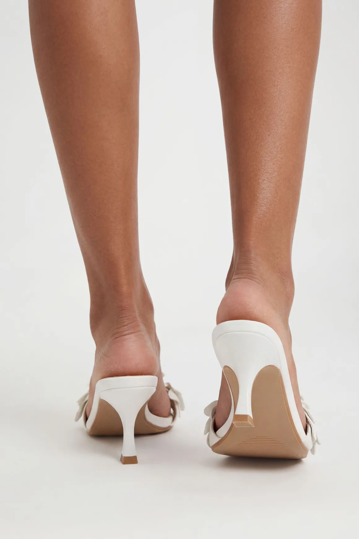 Mules À Talons Avec Détail Floral Surdimensionné