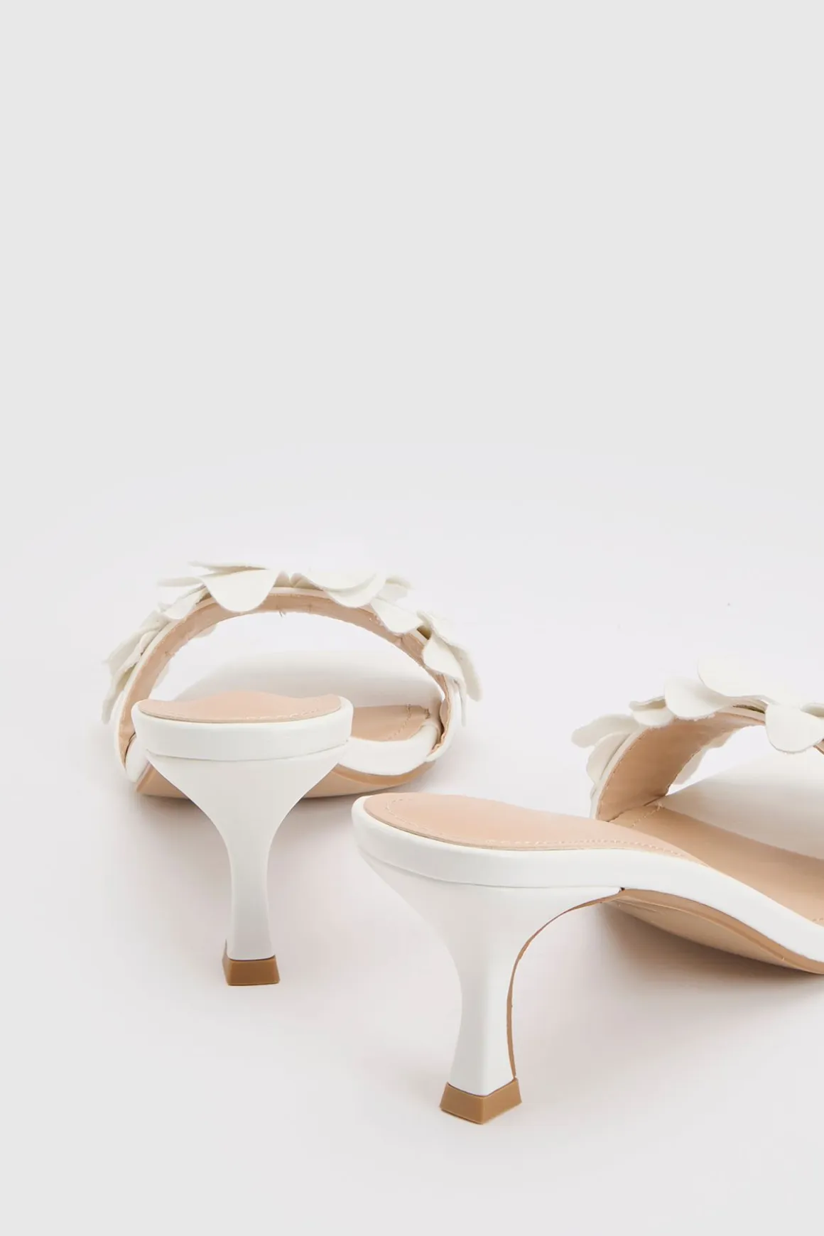 Mules À Talons Avec Détail Floral Surdimensionné