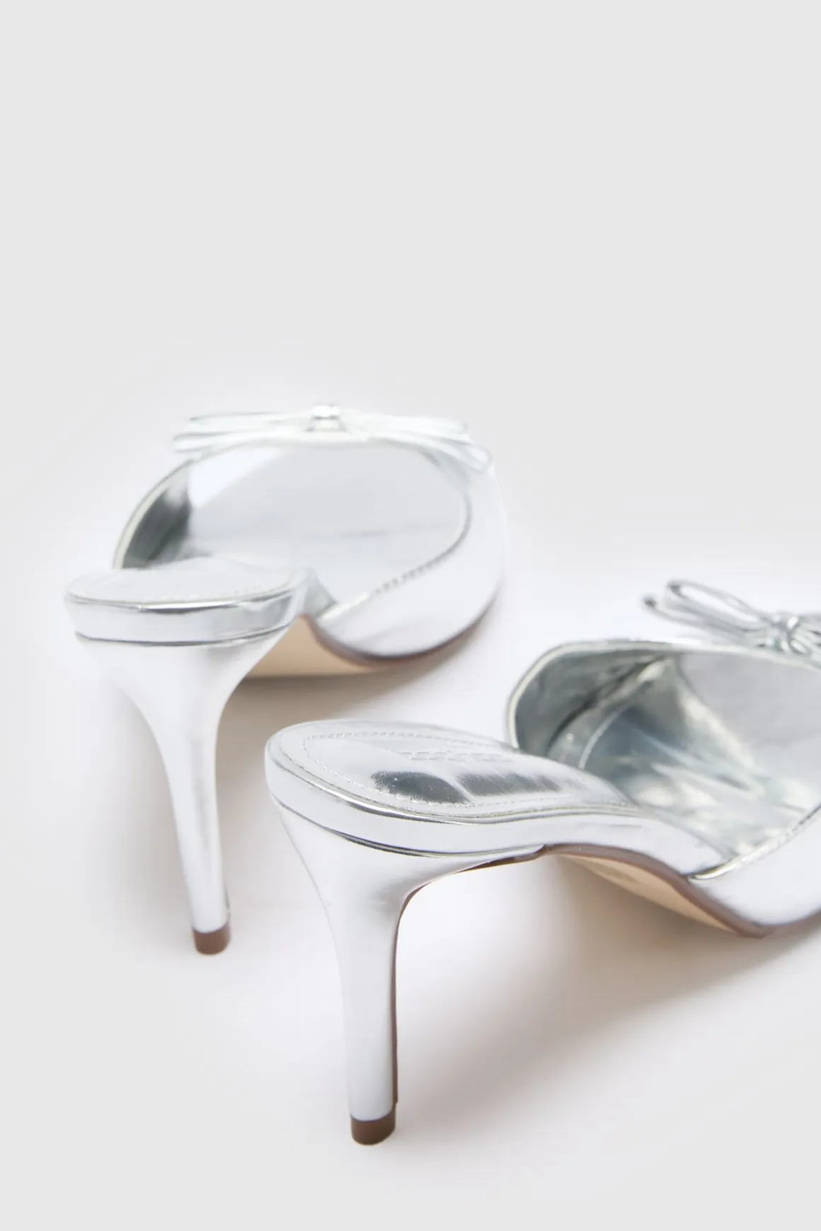 Mules À Talons Avec Détail Nœud