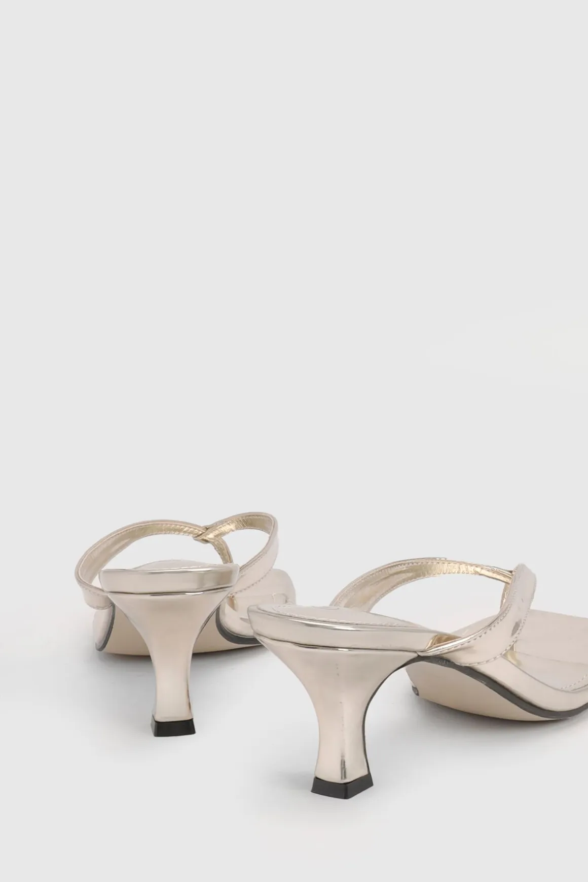 Mules À Talons Bout Carré Avec Bride Entre-orteils