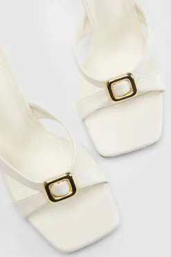 Mules À Talons Coupe Large Avec Détail Métallique Et Brides Croisées