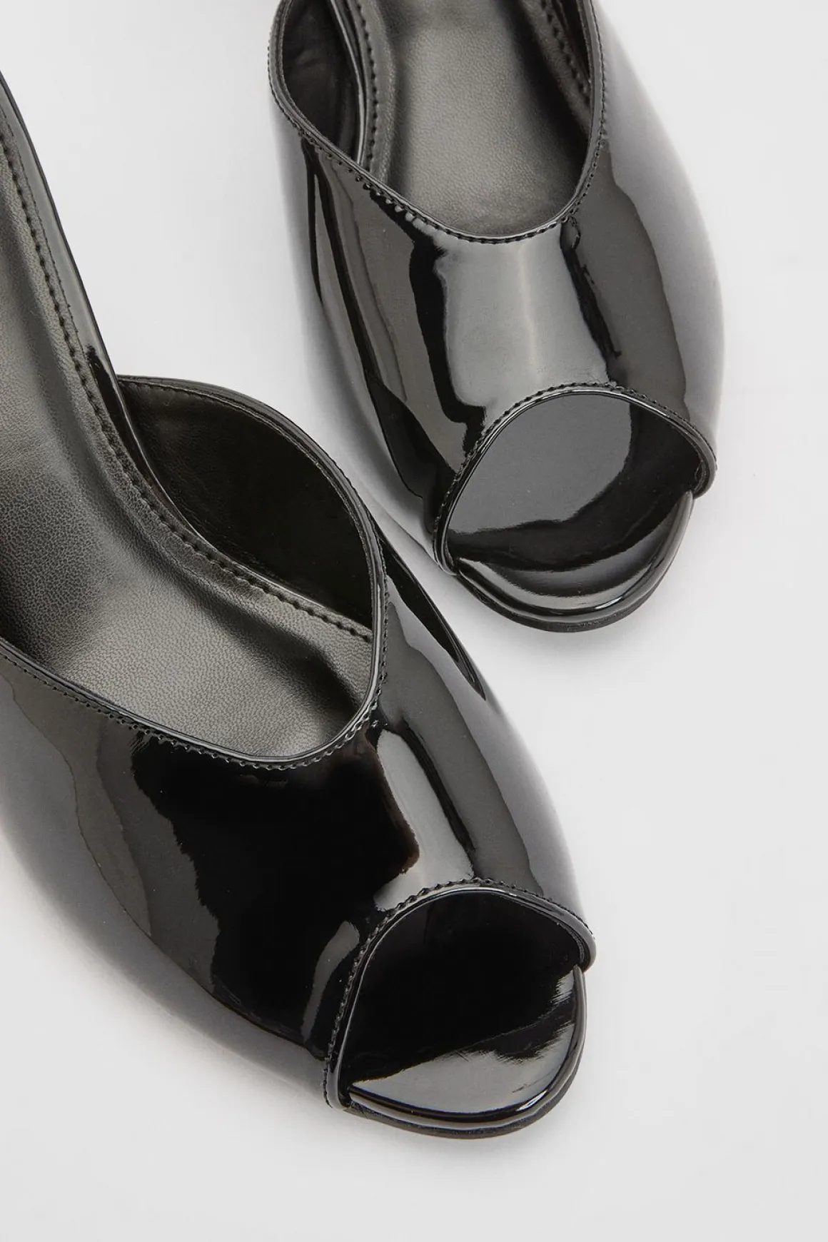 Mules À Talons Vernies À Bout Ouvert
