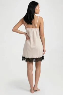 boohoo Nuisette En Satin Avec Détails En Dentelle Contrastée<Femme Satin Et Dentelle|Pyjamas