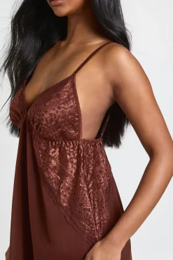 Nuisette En Satin Avec Détails En Dentelle Florale