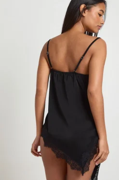 Nuisette En Satin À Ourlet Asymétrique Avec Finition Dentelle