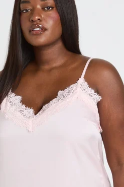 boohoo Nuisette Grande Taille Saint-valentin En Satin Avec Détails En Dentelle<Femme Satin Et Dentelle|Pyjamas