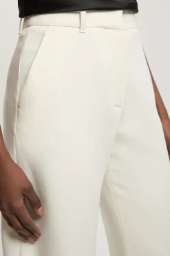 Pantalon Ajusté Extensible À Jambe Tonneau