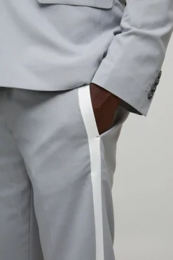 Pantalon ajusté sur mesure à rayures contrastées