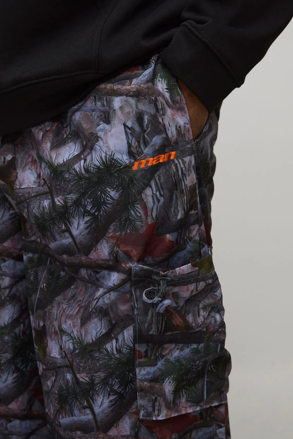 boohooMAN Pantalon ample camouflage en nylon à ceinture élastiquée<Homme Tout Afficher|Pantalons Grande Taille