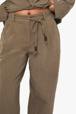 Pantalon ample en lin avec détails de perles et de nœud