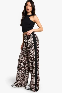 boohoo Pantalon ample à jambes larges, avec cordon de serrage, rayure latérale et imprimé<Femme Pantalons|Imprimé Léopard