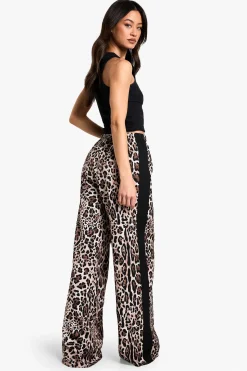 boohoo Pantalon ample à jambes larges, avec cordon de serrage, rayure latérale et imprimé<Femme Pantalons|Imprimé Léopard
