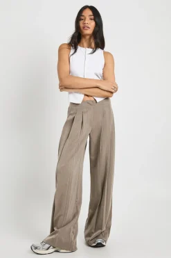 Pantalon ample à plis extrêmes
