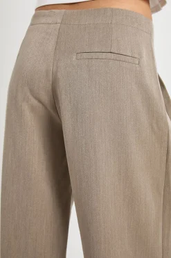 Pantalon ample à plis extrêmes